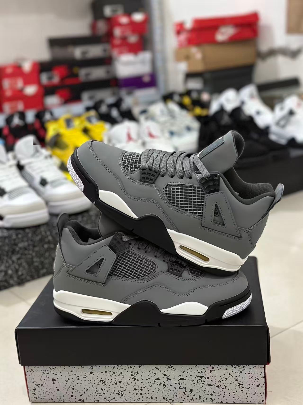 Pure original AJ4 zapatos de baloncesto Joe4 clásicos de cemento blanco negro amarillo eléctrico femenino para ayudar a hombres y mujeres zapatos de baloncesto Pitian