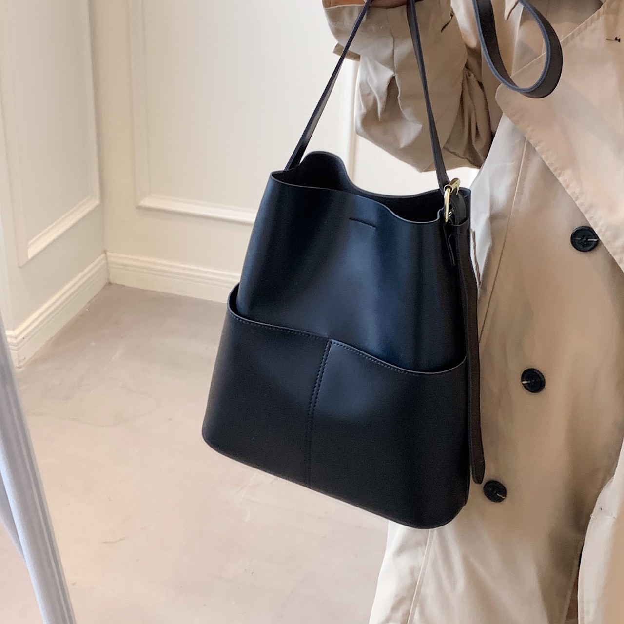Elegant Women's Shoulder Bag High Capacity Versatile Bucket Bag_voghion.com