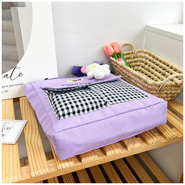 The new Korean-style cute nylon bag for class tutoring is a versatile checkered single-shoulder bag that is selling well (with a bear) undefined
