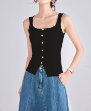 胸垫一体法式方领显瘦时尚外穿背心女宽肩遮副乳上衣2025夏装打底