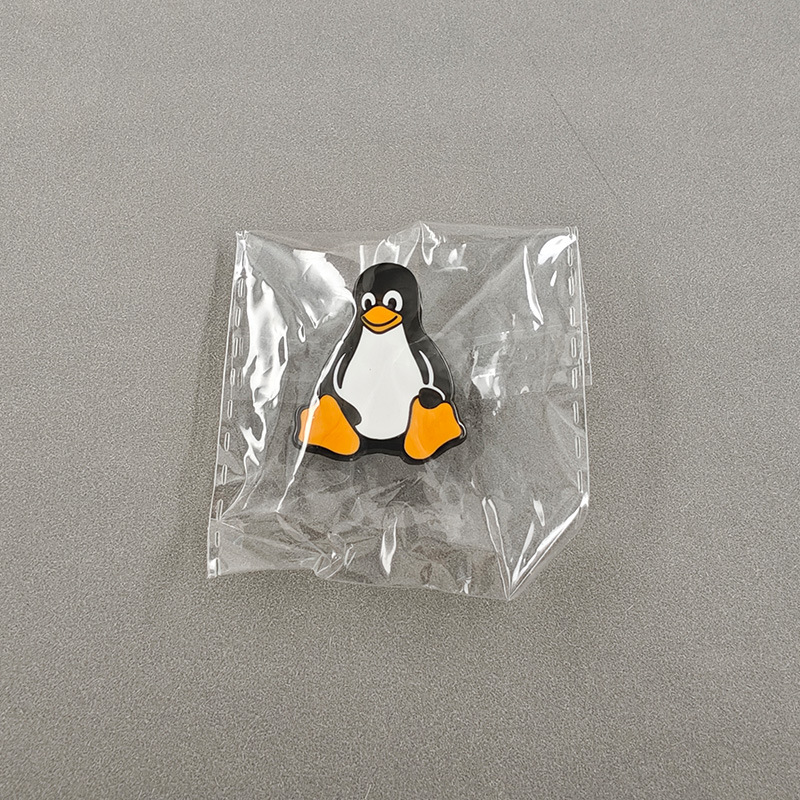 Cute Sitting Posture Linux Penguin T Cartoon Enamel Brooch Niche Metal Backpack Suit Creative Decoration Wholesale