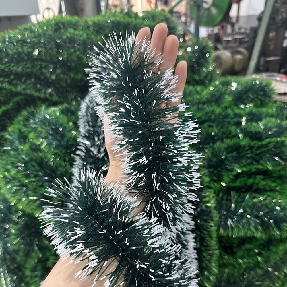 Transfronterizo de 2 metros verde oscuro borde blanco lana verde oscuro caña suministros navideños festivos decoración de nieve encaje de color