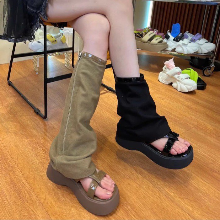 ¡Botas de tubo de jeans delgadas! 2026 sandalias de verano para mujeres con botas frías retro de suela gruesa