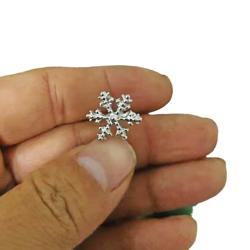 Nuevo copo de nieve sin zircon sin agujeros de orejas para mujeres otoño y invierno nuevo exquisito lujo ligero de alto nivel nicho estilo auriculares