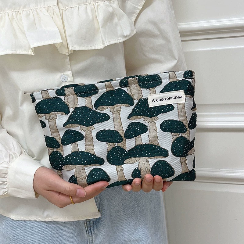 Capacious cosmetic bag, three‑dimensional travel organizer with zipper, stylish printed patterns