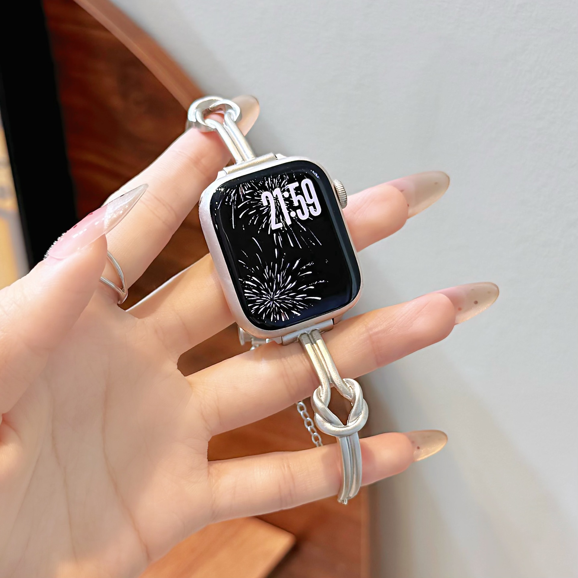 Suitable for Apple Watchs10 Twist Metal Bracelet Iwatch9876 Generation Se Watch Strap for Women