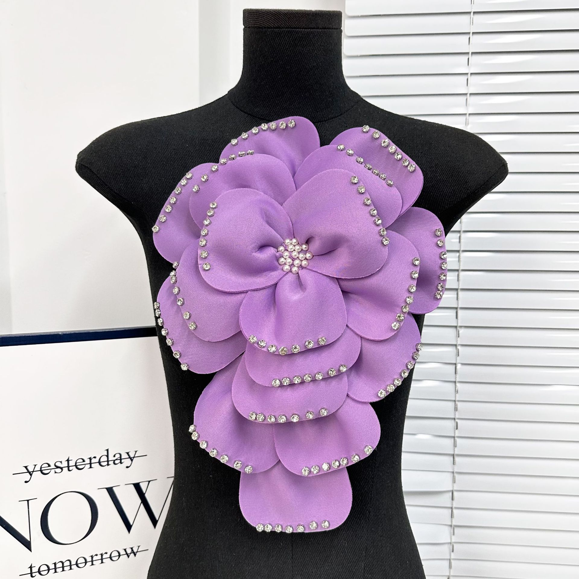 Pequeña multicapa tridimensional perlas de clavos de tela de alta calidad, ropa de flores grandes DIY, vestido, tocado, joyas para el cabello, joyas para el pecho