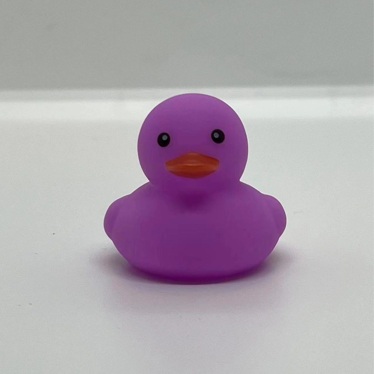 ミニカラーのアヒルの子供の赤ちゃんのつまみは、ゴムと呼ばれています。