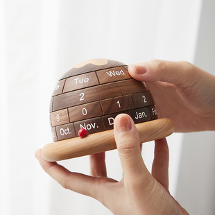 Creative Black Walnut Solid Wood Planet Calendar Desktop Ornaments Birthday Graduation Gift Items for Teachers Wooden Perpetual Calendar