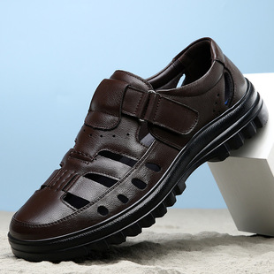 A generation of trembles explosions new men's leather sandals hollow breathable middle-aged dad shoes factory outlets