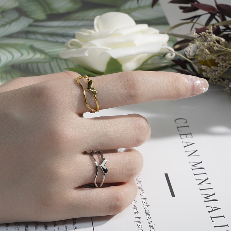 Minimalistic wavy design golden glossy ring heart-shaped stainless…