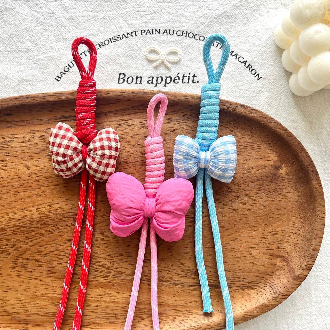 Тенденция трехмерного цветного ремешка ручной работы