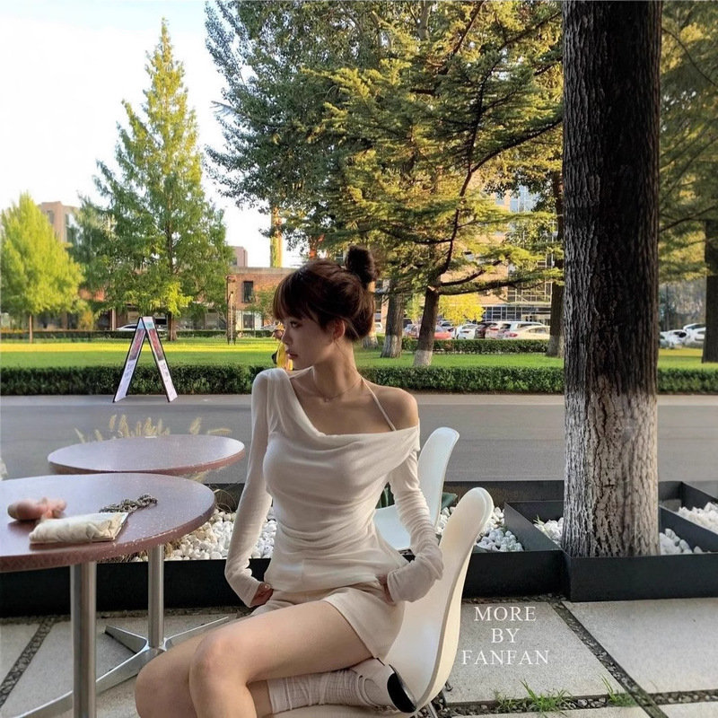 [Factory in stock] apricot oblique collar shoulder neck long sleeve T-shirt autumn slim slim Spice Girls bottoming top