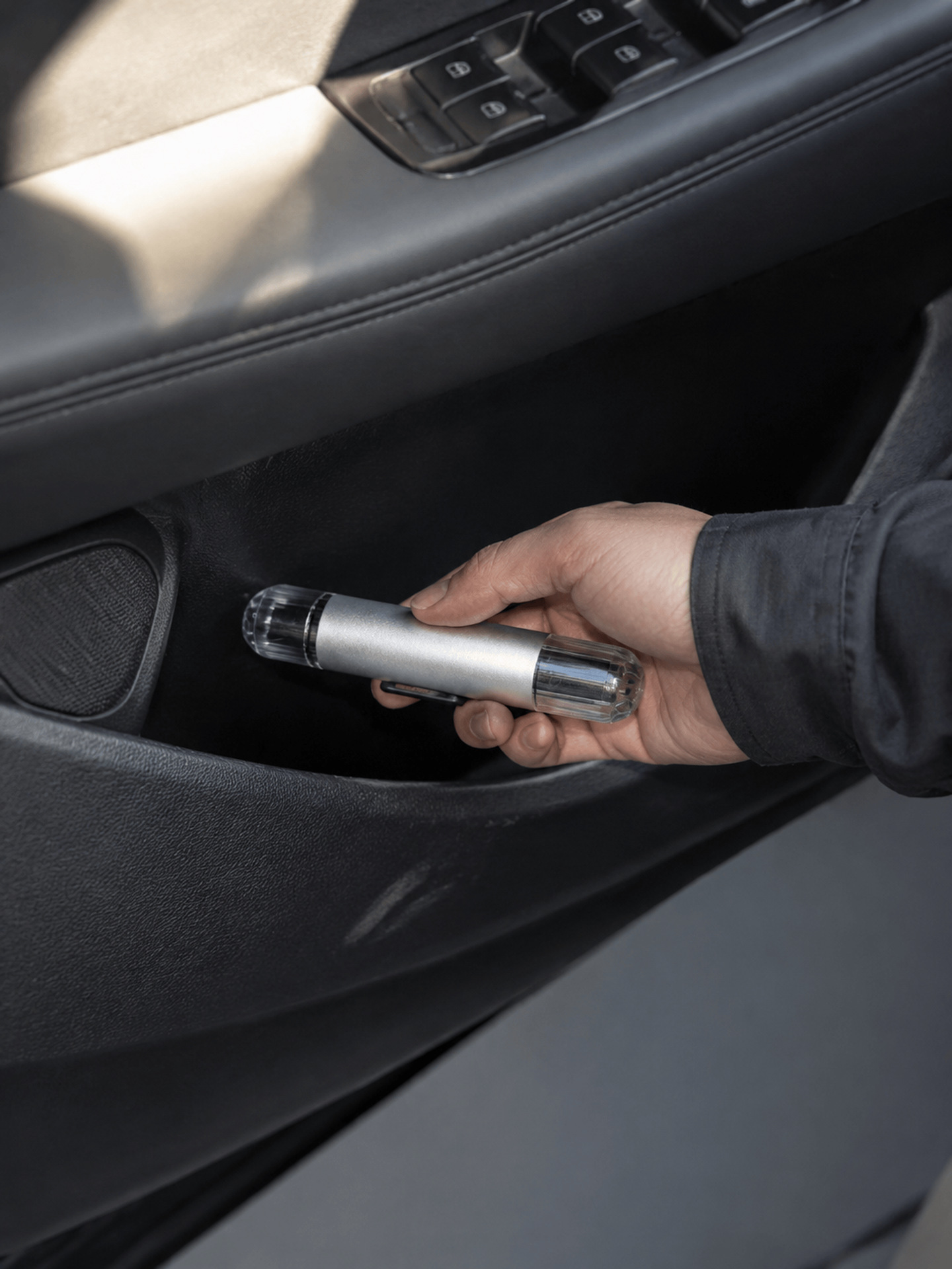 Customizable logo car safety hammer cross-border window breaker multifunctional two-in-one 0.05kg for window breaking and seatbelt cutting