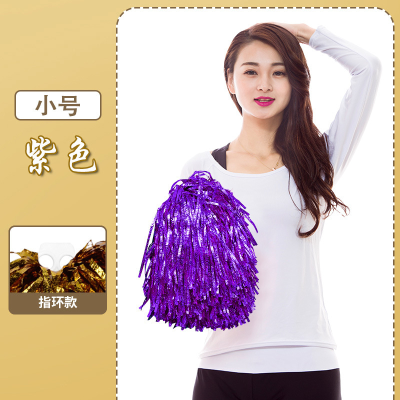 応援団の花球応援団学校のダンス運動会の試合は道具の祝典の広場のダンス用のボールを演じます。|undefined