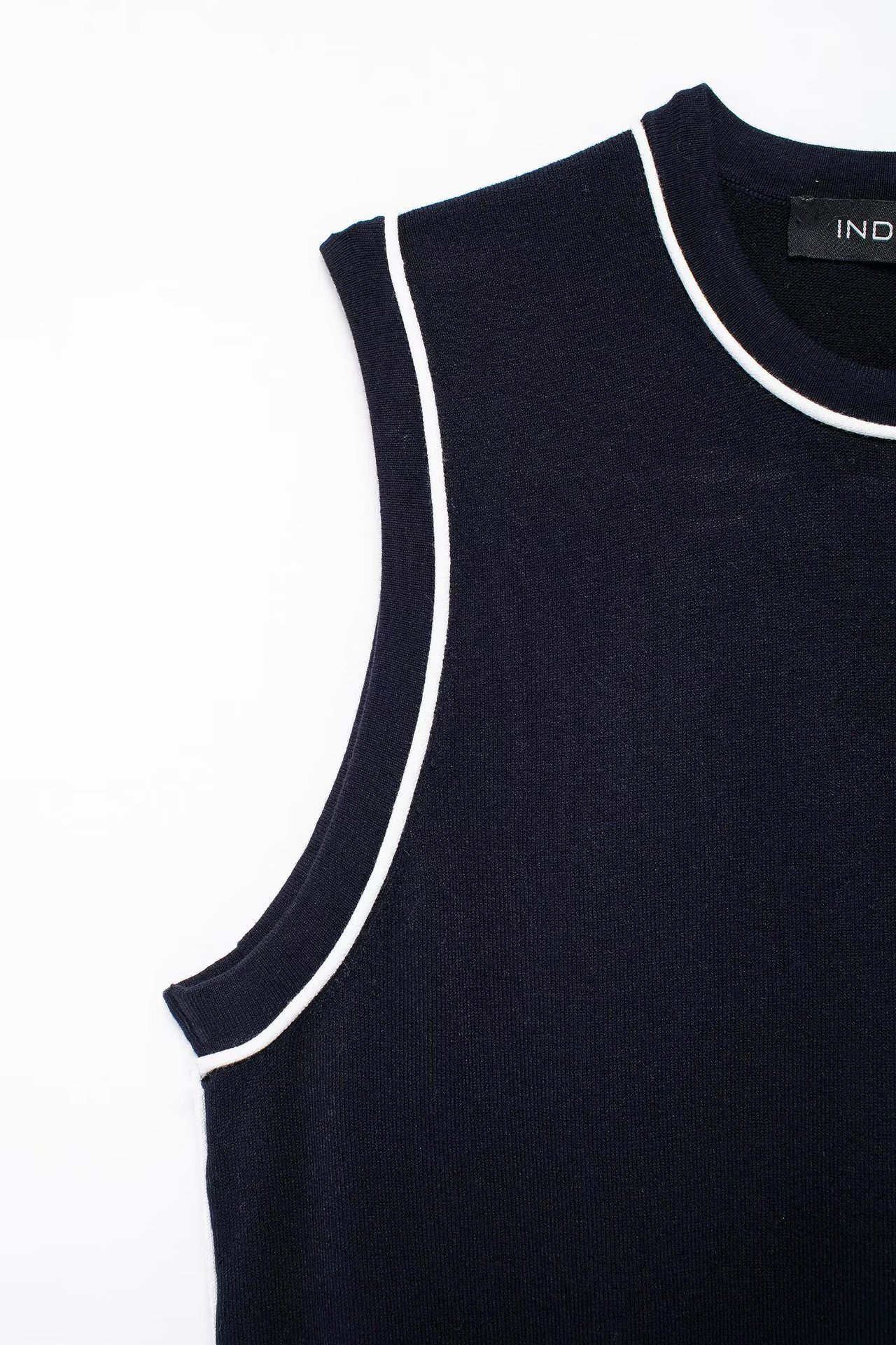 Vêtements pour cheveux extérieurs 2024 été nouvel article haut à aiguille plate à bordure de couleur contrastante pour femmes_voghion.com