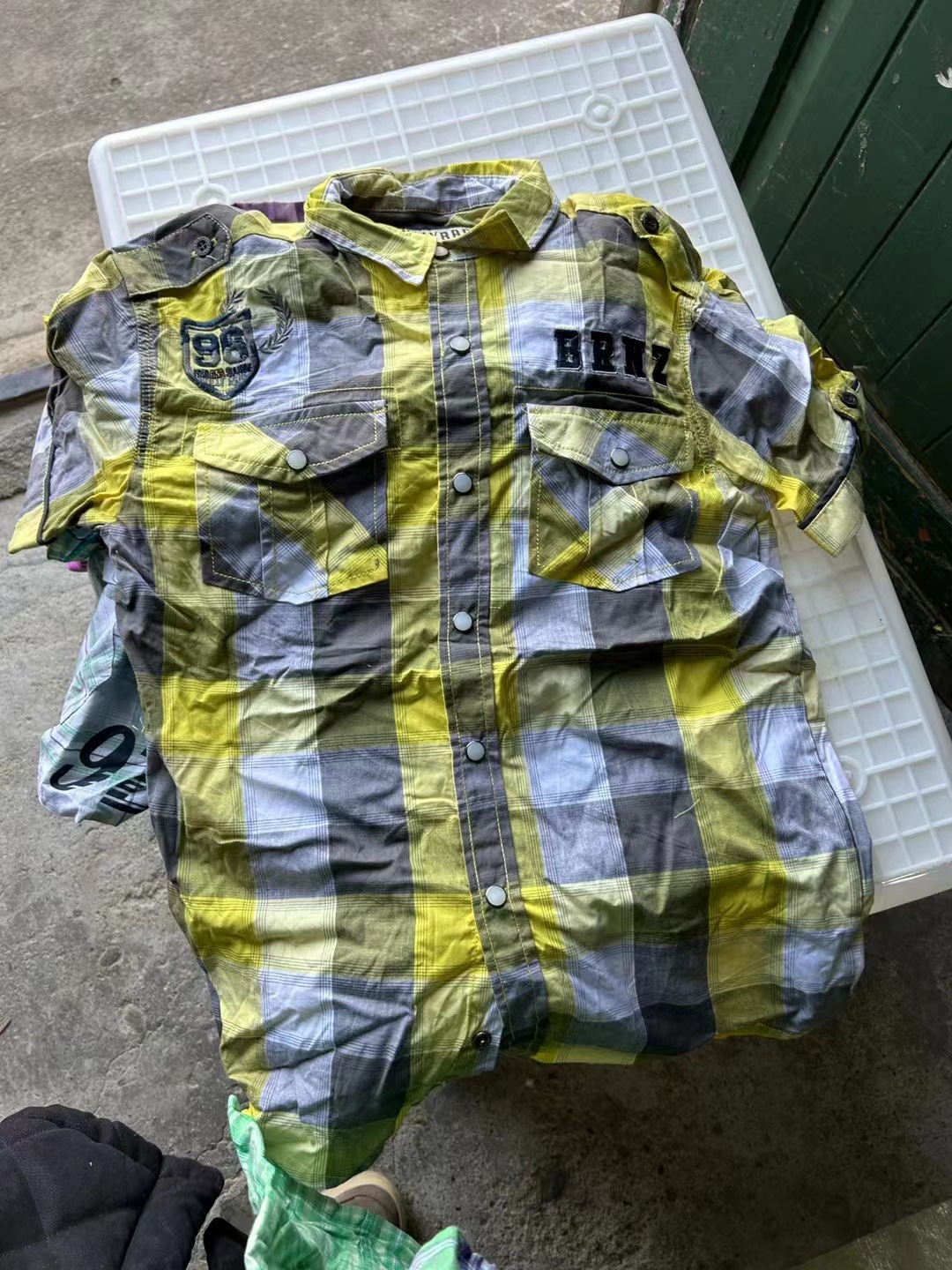 Camisa a cuadros para niños europeos y americanos de cola única mediana y grande 24 nuevos hombres y mujeres de manga corta Varios forro de verano hexagrama