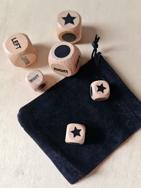 In-Stock Quality Game Dice Made of Beech Wood, 25mm 16mm Right Left a Five-Pointed Star Circle