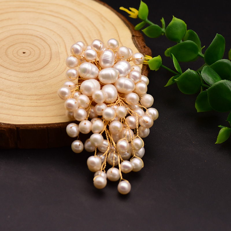 Broche de perlas naturales con borlas de bambú marino y flores, moda de alta gama, redondo y exquisito, broche de perlas estilo Chanel de alta calidad para mujer.