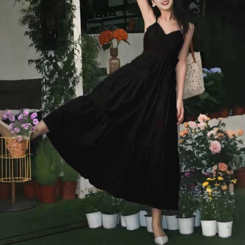 High-Quality】New Style Petite French-Style Spaghetti Strap Dress, Summer Feminine Waist-Cinching Mid-Length Dress