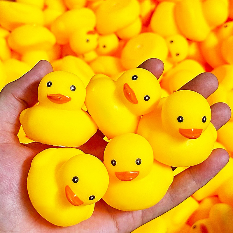 Little Yellow Duck Toy for Bathing and Playing in Water, Squeaking and Making Sounds, Small Duck Toy for Water Amusement Parks and Swimming Pools, Floating Duck Toy