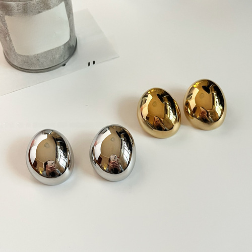 Self-carried aura, smooth and three-dimensional earrings, European and American ins style simple exaggerated small crowd personality fashion silver needle earrings 