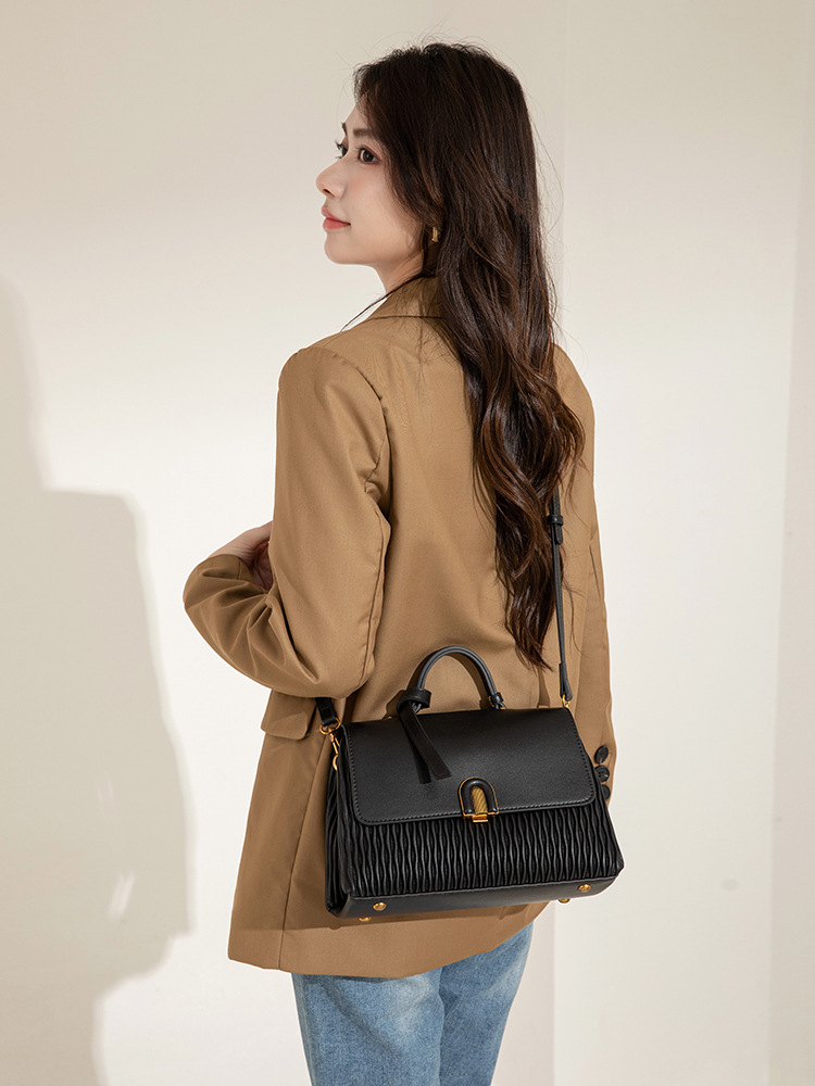 Fashionable Women's Handbag Large Capacity Soft Leather Crossbody_voghion.com