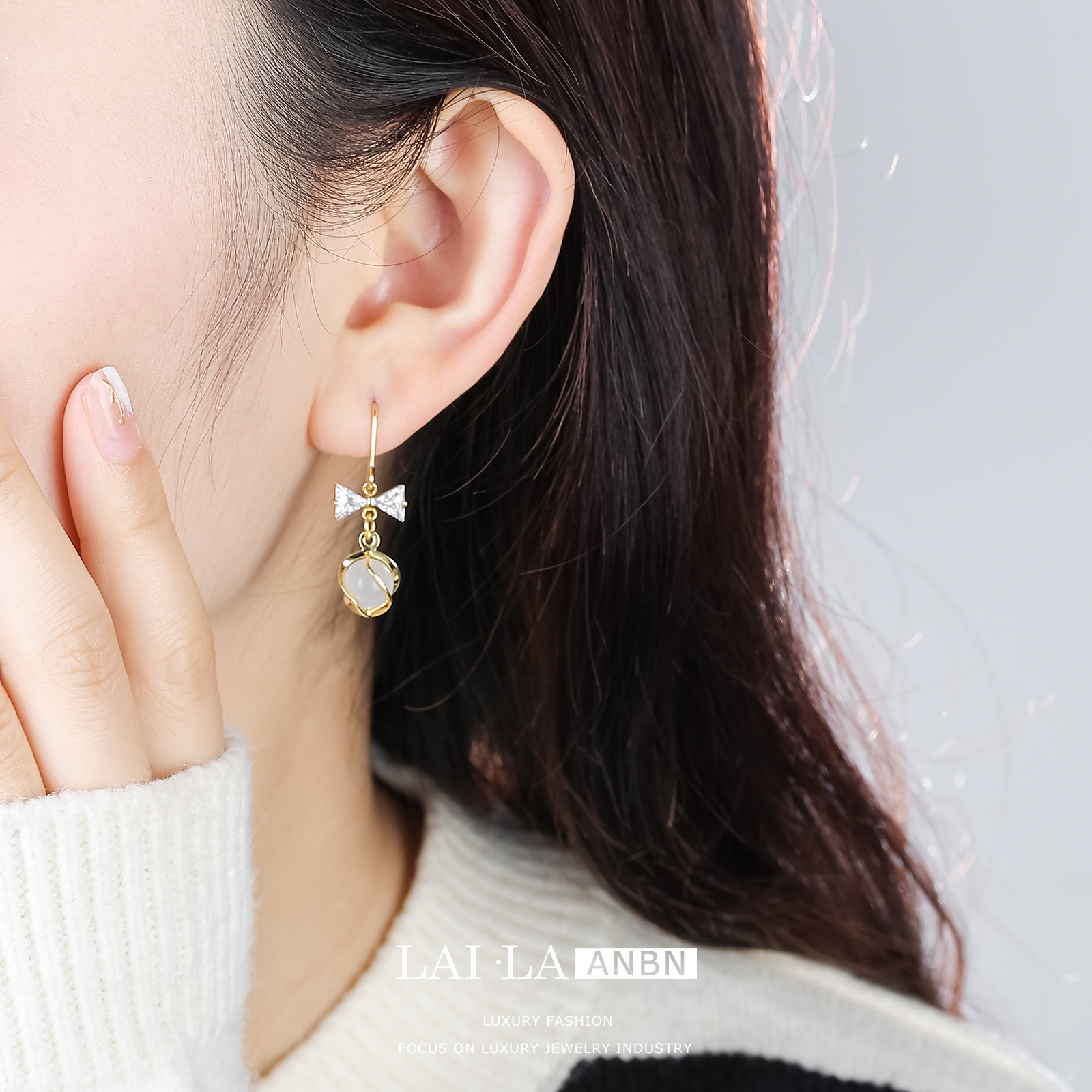 La señorita Qianjin Francés Hepburn Socialite pendientes arco mosquito bobina oreja clip earless pendientes para las mujeres de invierno