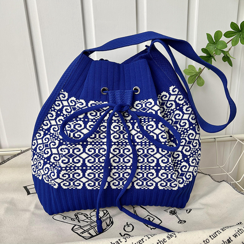 Bolsa de cubo de punto nuevo diseño japonés y coreano simple bolso de hombro de moda femenina versátil bolso portátil de viaje de verano