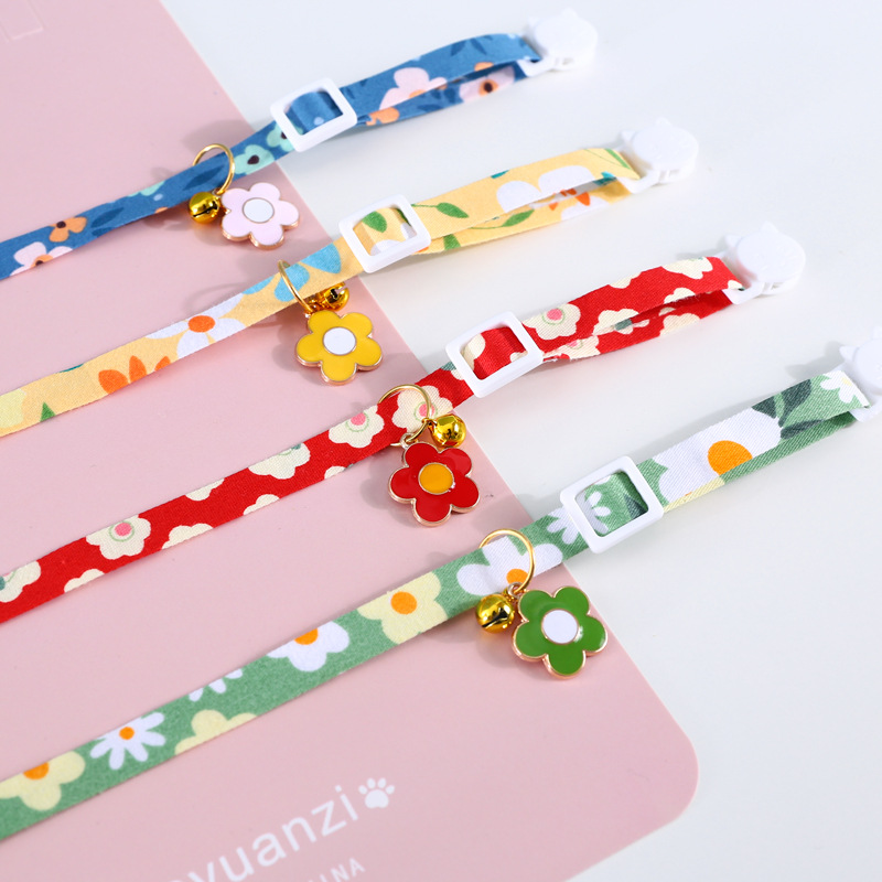 Colgante de mascota pequeña campana de flores ajustable collar gatos perros flores de sol lindos collares de accesorios de hebilla de seguridad