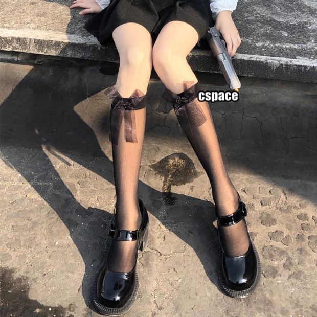 Лебедь с бантом в стиле Лолиты