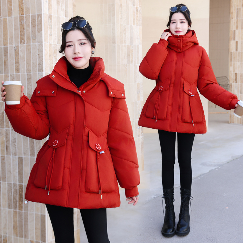 Algodón grueso de lana para mujeres invierno nuevo tipo de chaqueta de algodón con capuchón de moda de algodón de pluma media y larga