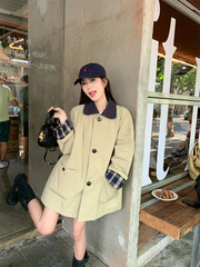 韓国系のカーキ色の格子はウインドブレーカーのコートの女性の春2025の新型の小さい背の中の長いカジュアルコートをつなぎ合わせます。