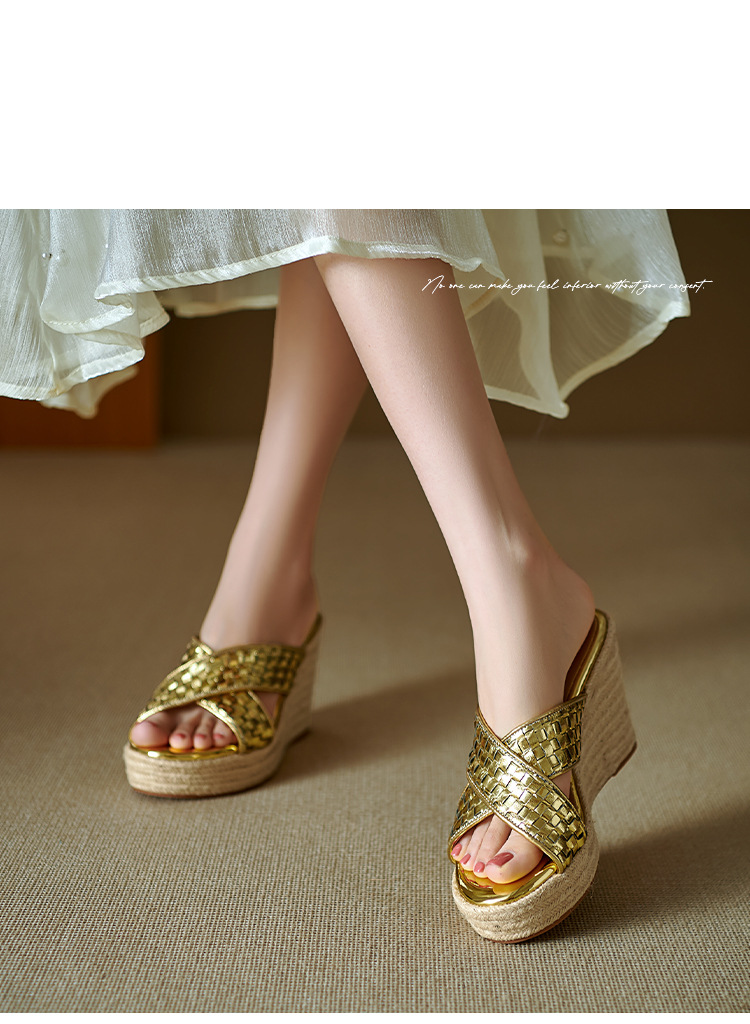 Dép sandal nữ quai chữ V đế xuồng cao gót 9 cm, mũi hở, chất liệu da thật — màu vàng, bạc chi tiết 13