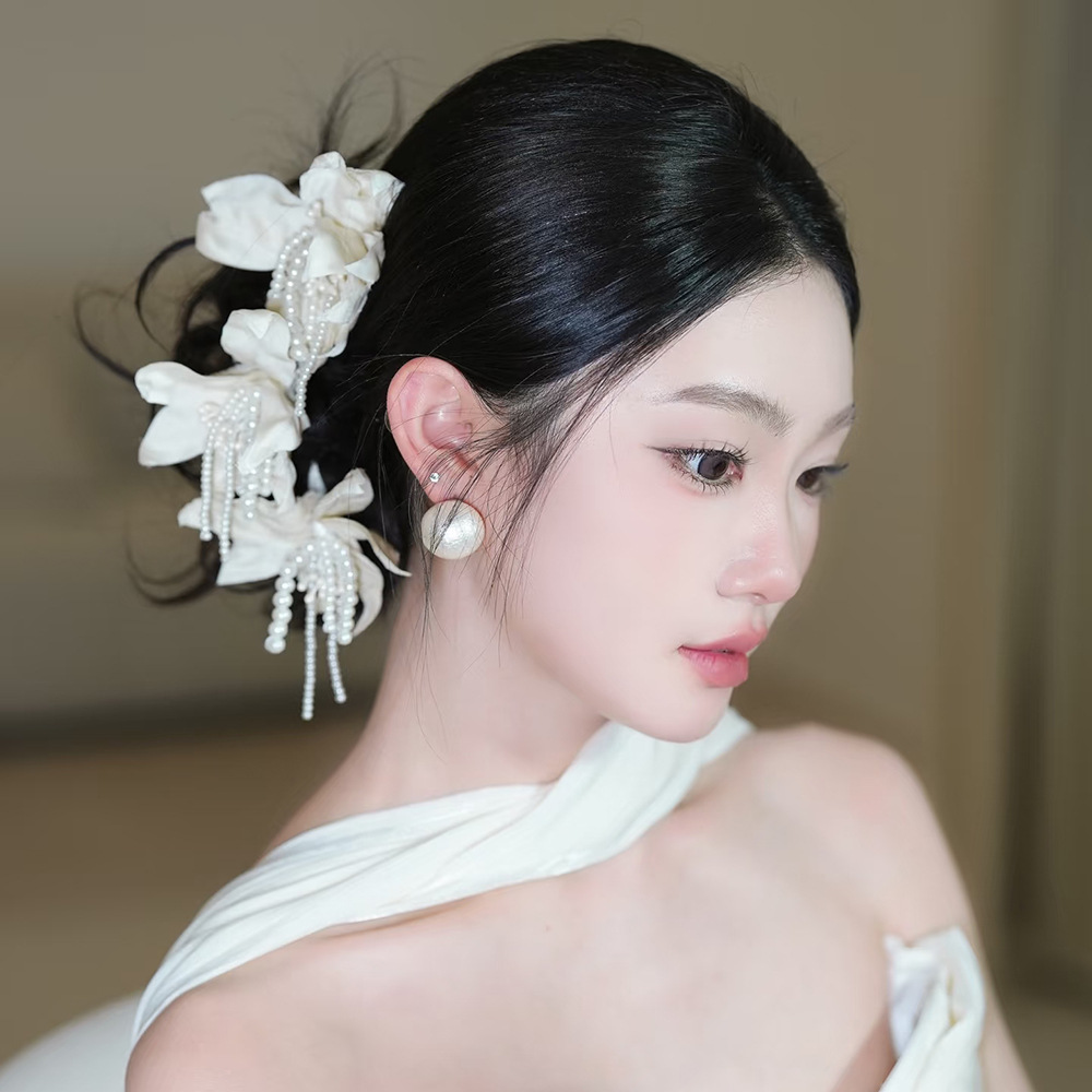 Elegant Handmade Satin Flower Headpiece, Stylish Bridal Wedding Headwear, High-End Simple Makeup Styling Accessories