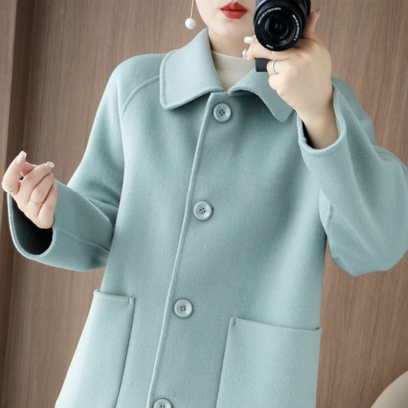 Green doll, doll collar