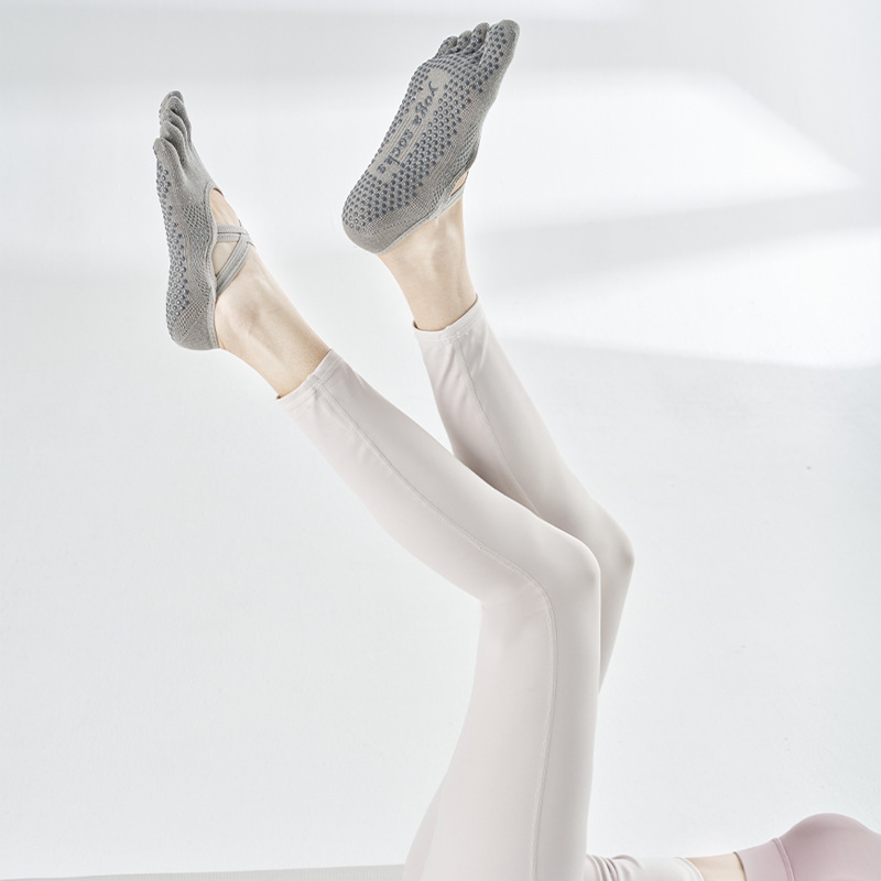 Calcetines de Pilates con cinco dedos y tiras, calcetines de yoga para mujer, calcetines deportivos profesionales antideslizantes, de algodón puro con dedos separados, exportación a Japón y Corea.