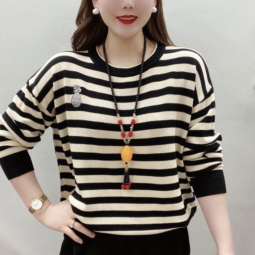 New women's spring and autumn style loose-fitting slimming maternity top with printed stripes and embroidery, round neck base layer.