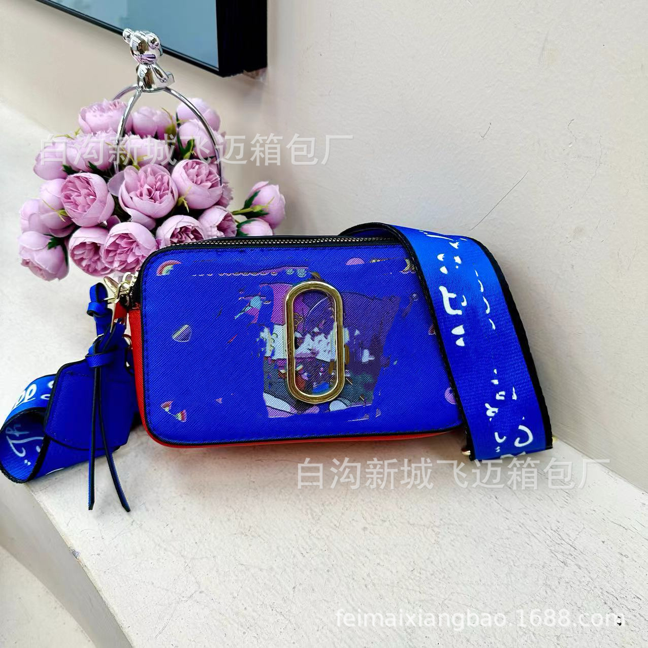 대외 무역 국경 간 작은 사각형 가방 2024 유럽과 미국의 새로운 패션 레저 통근 메신저 가방 인기 편지 어깨 가방 조수