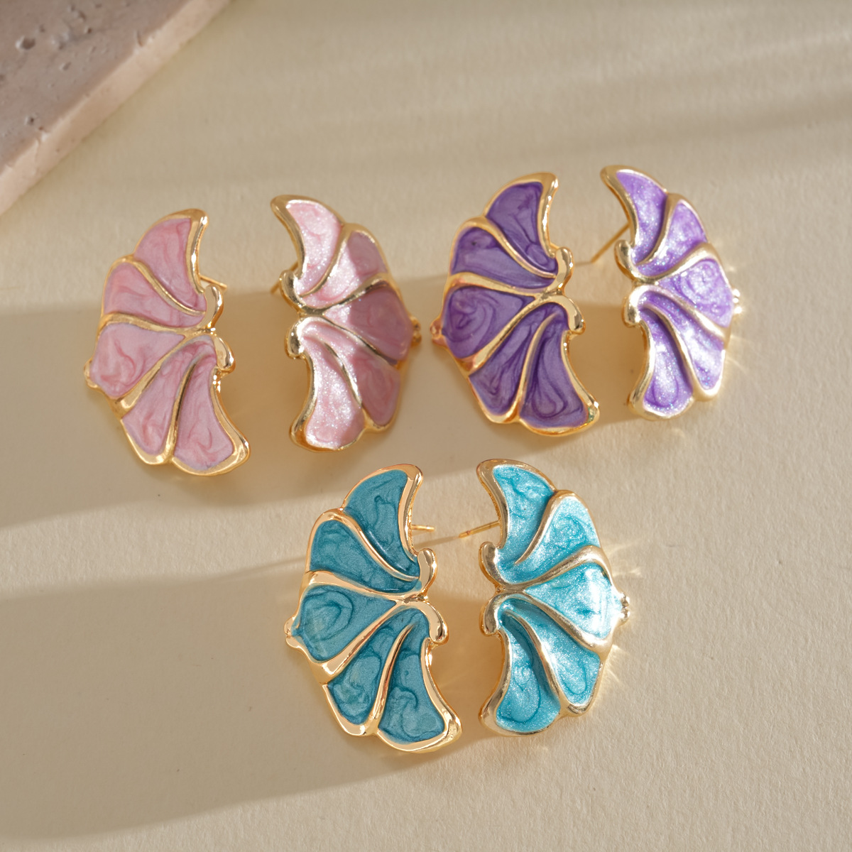 Europa y los Estados Unidos retro goteo de aceite flores aguja de plata pendientes transfronterizos dulces pendientes de nicho de alta calidad pendientes de moda para mujeres image 3