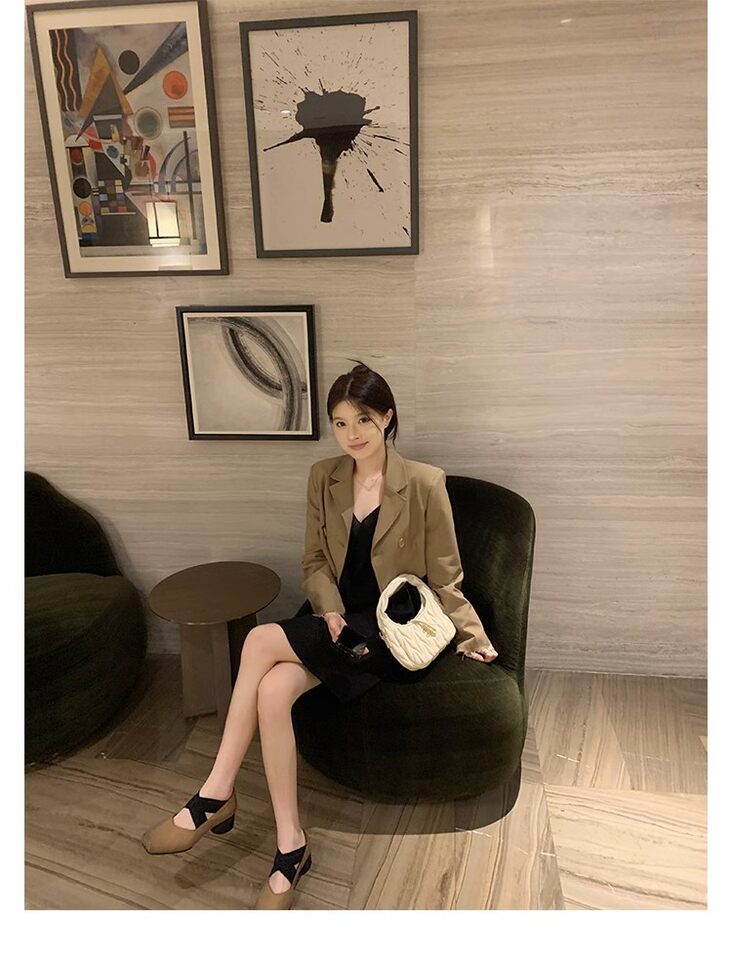 Giày búp bê nữ mũi vuông da cừu phối quai chéo, đế bệt gót thô 5 cm — Da đen (gót dày), Da đen (đáy phẳng), Màu trà sữa (gót dày), Màu trà sữa (đáy phẳng) chi tiết 123