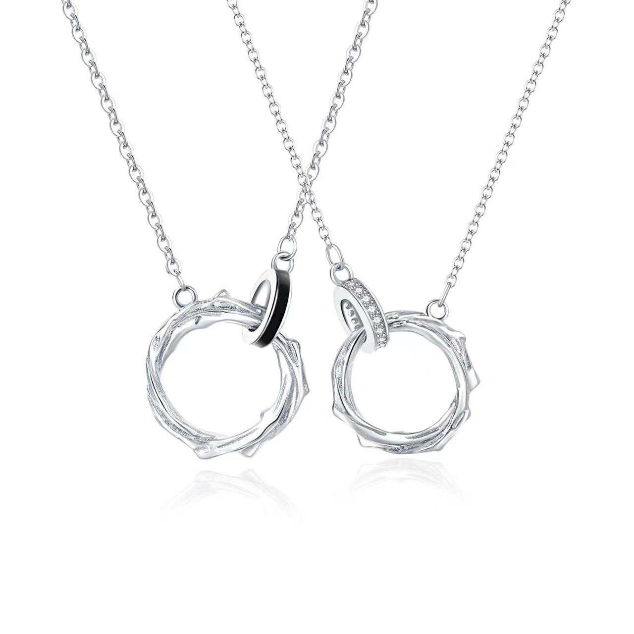 Modern Mobius Pendant Necklace For Men In Stainless Steel_voghion.com