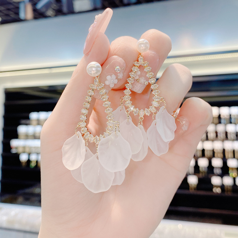 Acrylic fashionable earrings with zircon drop-shaped with tassels