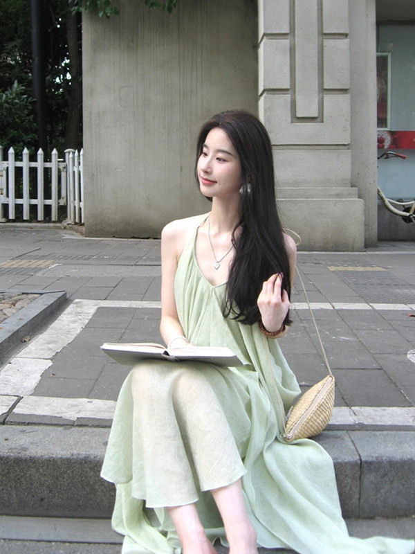 纯欲v领挂脖吊带连衣裙女夏季高级感气质海边度假风露背仙女长裙|undefined