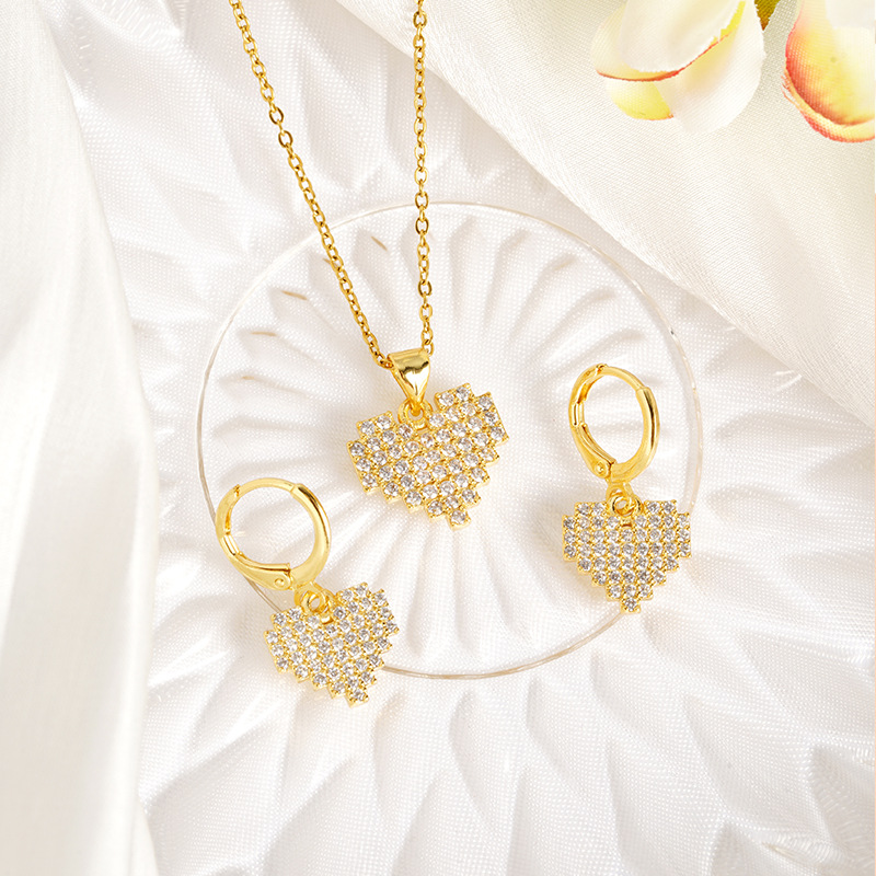 Vietnam Shajin Xiaozhong Collar de amor de diamantes de todo fósforo que no se desvanece durante mucho tiempo Pendientes de lujo ligeros de alta gama para mujer Suministro de accesorios