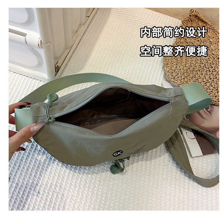 小众轻便帆布大容量斜挎包马鞍包通勤邮差包简约休闲单肩包百搭