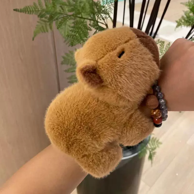 抖音同款水豚鼠公仔卡皮巴拉啪啪圈玩偶动物手环毛绒玩具儿童礼物