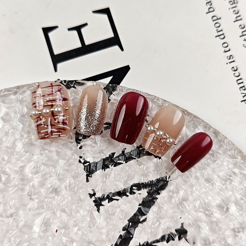 Ventas calientes de vino rojo blanco de uñas, polvo de perla brillante, atmósfera suave de uñas, 10 piezas de parche de uñas de moda.