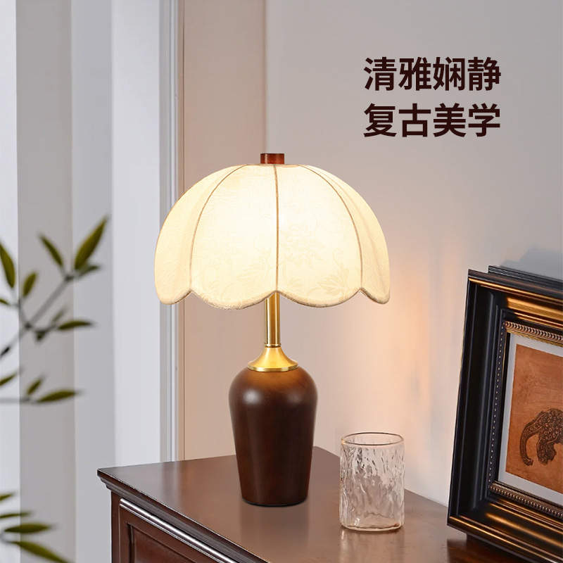 Luz de piso de viento medieval sofá de la sala de estar estilo francés retro luz de atmósfera impresa tela de madera sólida lámpara de escritorio de dormitorio 397L