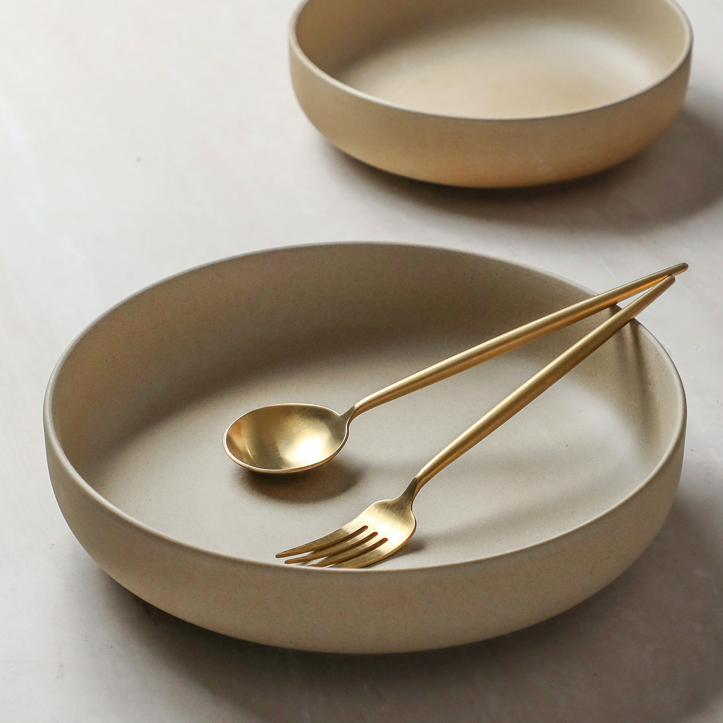 일본식 레트로 세라믹 깊은 접시 냉채 접시 원형 접시 독특한 도자기 개성 있는 레스토랑 식기 얕은 수프 그릇 전자상거래 도매